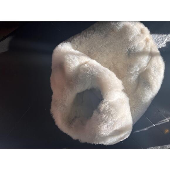 Vintage hand warmer muff in white imitation fur - Picture 2 of 3